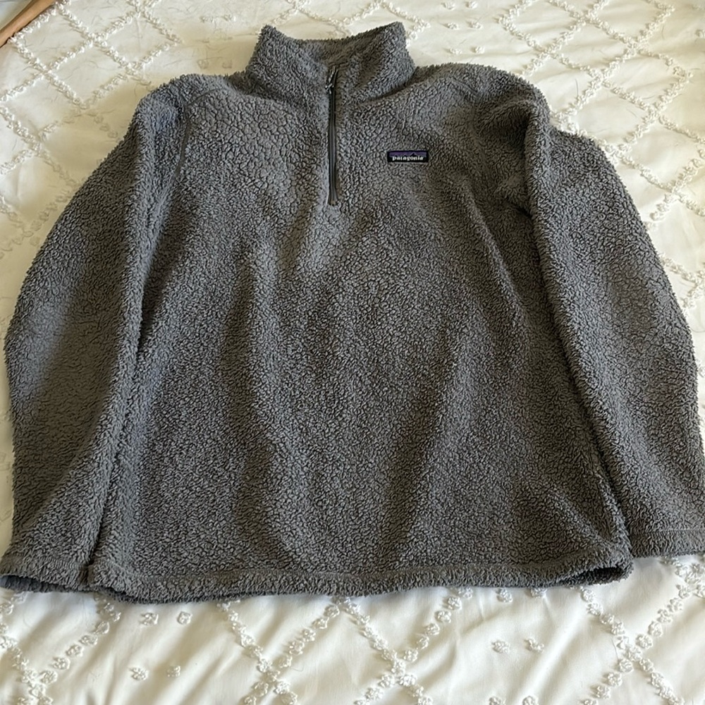 Patagonia medium gray fuzzy quarter zip